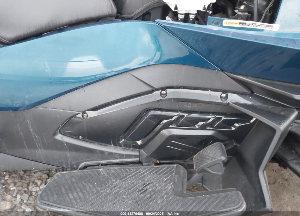 2024 CAN-AM SPYDER ROADSTER RT/RT LIMITED VIN: 2BXNBDD24RV002704