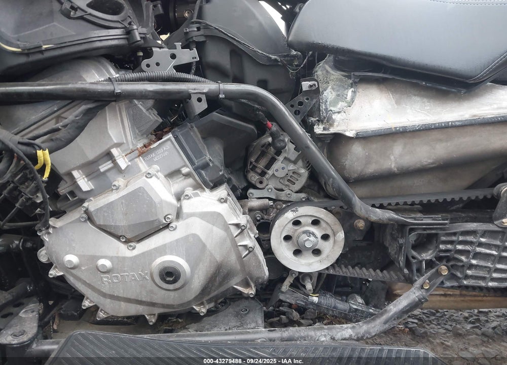 2024 CAN-AM SPYDER ROADSTER RT/RT LIMITED VIN: 2BXNBDD24RV002704