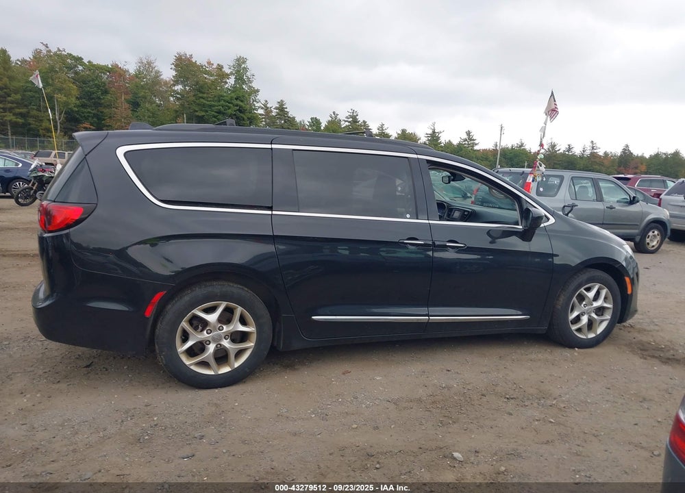 2017 CHRYSLER PACIFICA TOURING L VIN: 2C4RC1BG2HR594588
