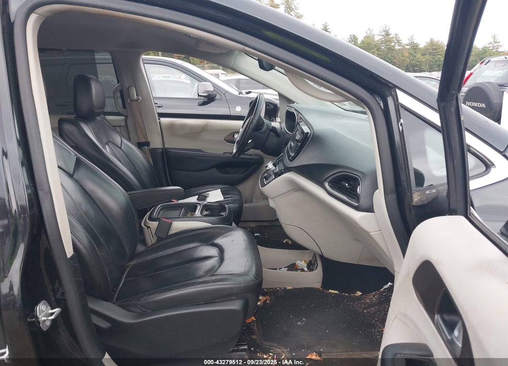 2017 CHRYSLER PACIFICA TOURING L VIN: 2C4RC1BG2HR594588
