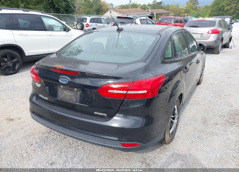 2016 FORD FOCUS VIN: 1FADP3E21GL402570