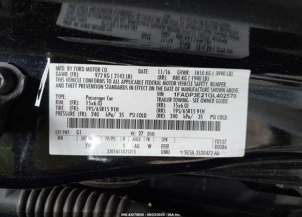 2016 FORD FOCUS VIN: 1FADP3E21GL402570