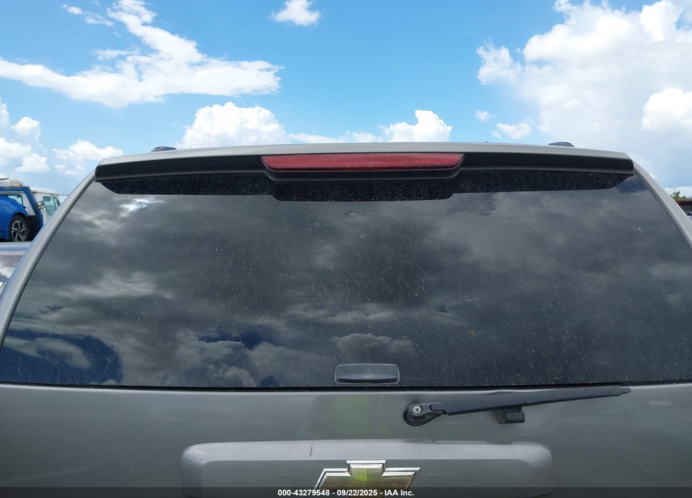 2008 CHEVROLET SUBURBAN 1500 LT VIN: 1GNFC16J88J220734