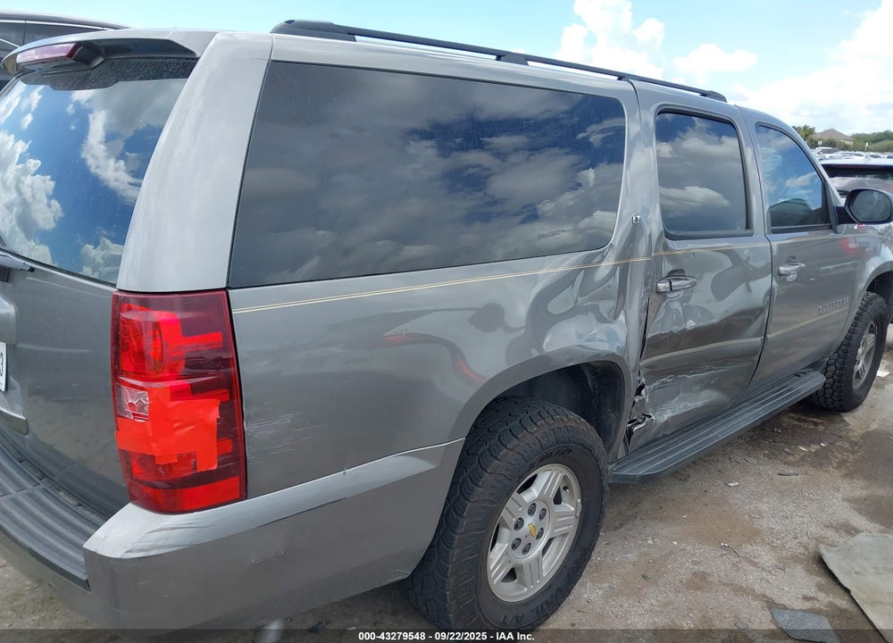 2008 CHEVROLET SUBURBAN 1500 LT VIN: 1GNFC16J88J220734