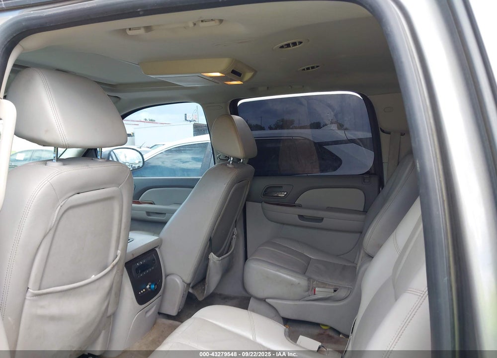 2008 CHEVROLET SUBURBAN 1500 LT VIN: 1GNFC16J88J220734