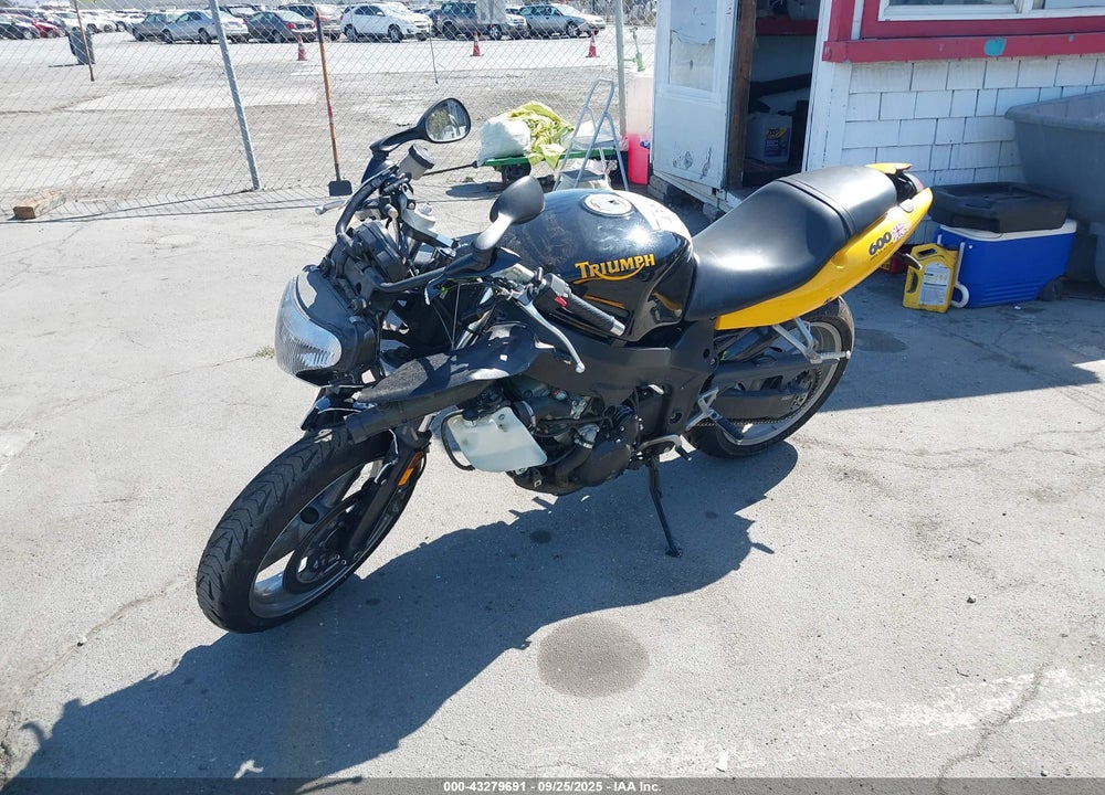 2000 TRIUMPH MOTORCYCLE TT600 VIN: SMT800GE6YJ106478