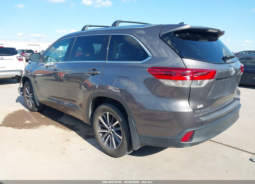 2017 TOYOTA HIGHLANDER XLE VIN: 5TDJZRFH5HS405565