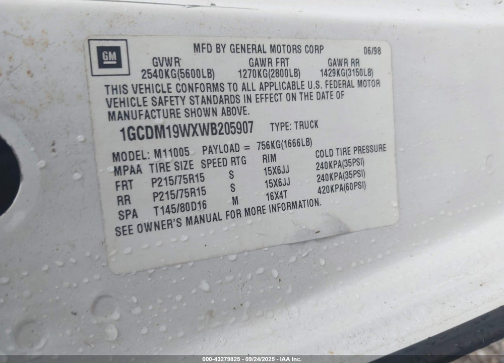 1998 CHEVROLET ASTRO VIN: 1GCDM19WXWB205907