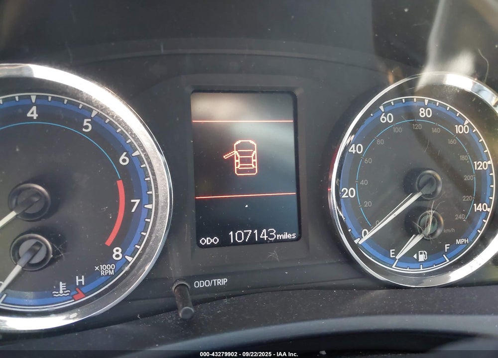 2018 TOYOTA COROLLA LE VIN: 5YFBURHE0JP764262