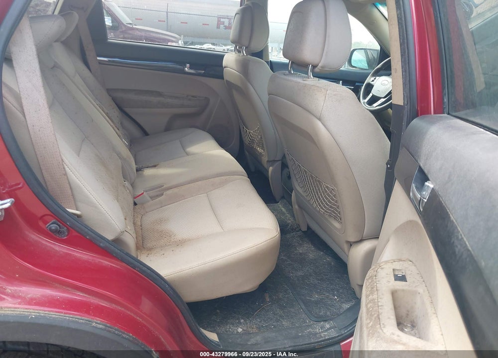 2011 KIA SORENTO VIN: 5XYKTCA13BG054205