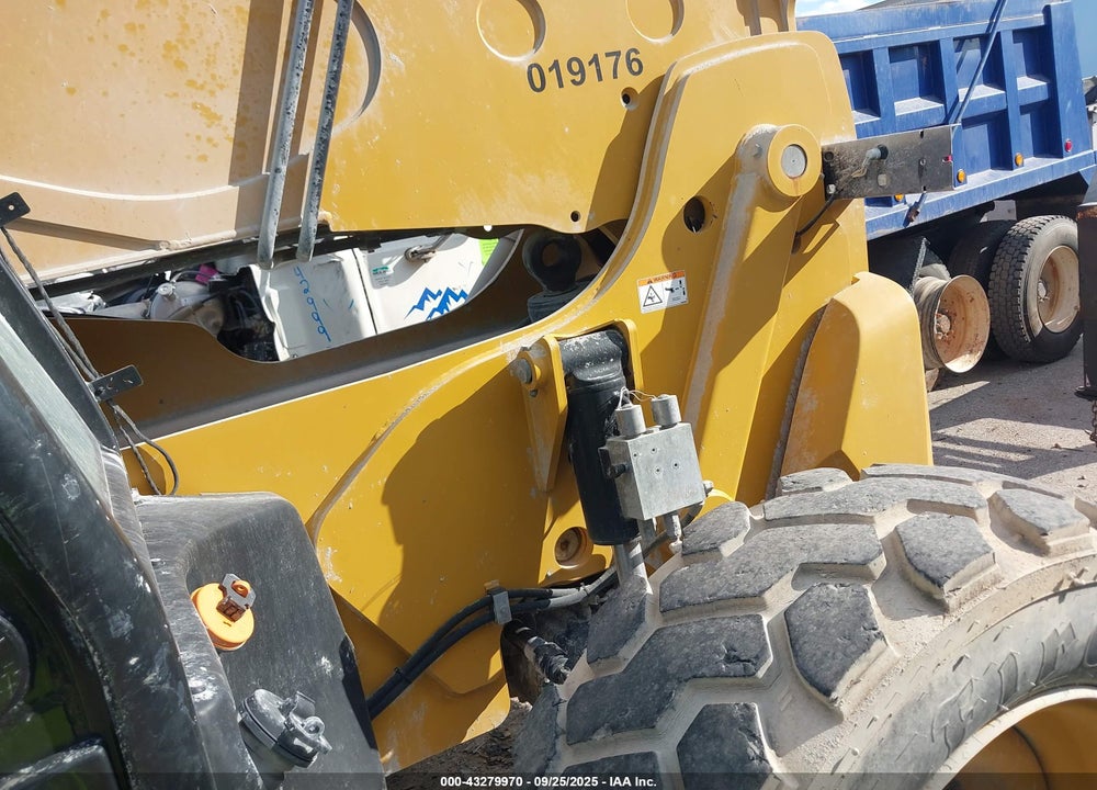 2023 CATERPILLAR TL1055 TELEHANDLER VIN: T7800996