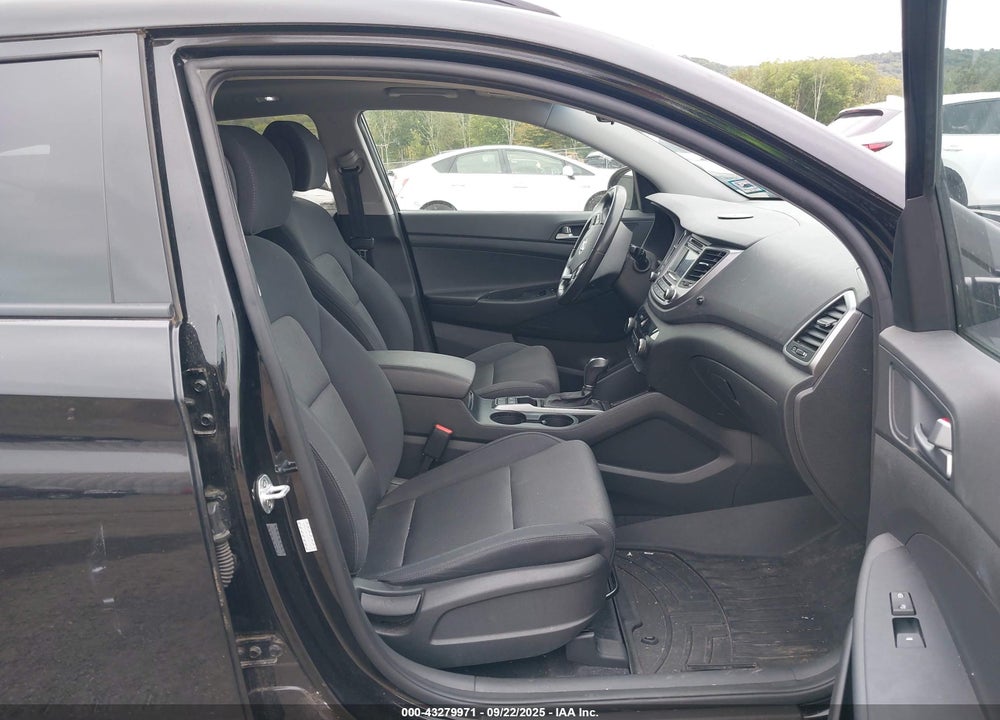 2017 HYUNDAI TUCSON VIN: KM8J3CA24HU451395