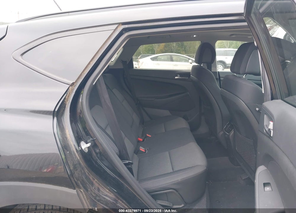 2017 HYUNDAI TUCSON VIN: KM8J3CA24HU451395