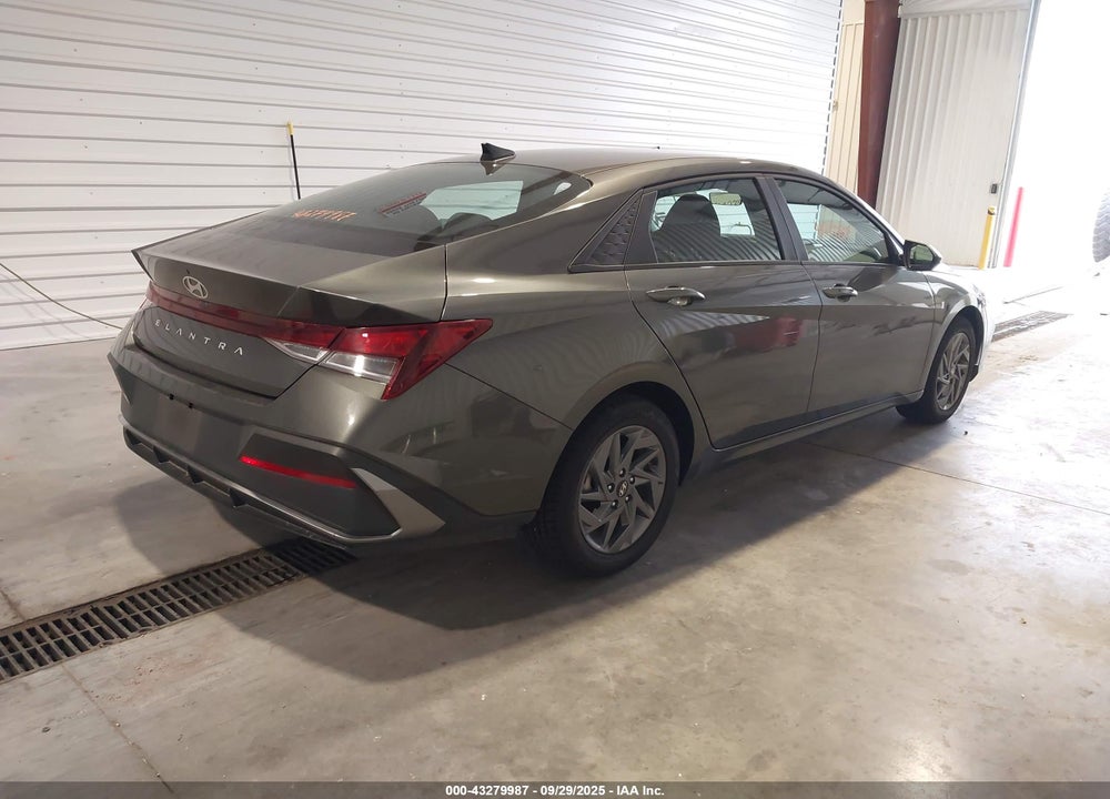 2024 HYUNDAI ELANTRA SEL VIN: KMHLM4DG3RU704551