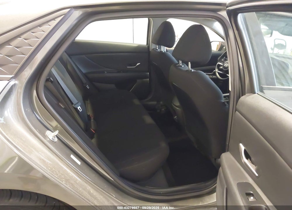 2024 HYUNDAI ELANTRA SEL VIN: KMHLM4DG3RU704551