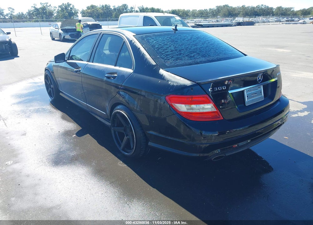 2011 MERCEDES-BENZ C 300 LUXURY/SPORT VIN: WDDGF5EB8BR183575