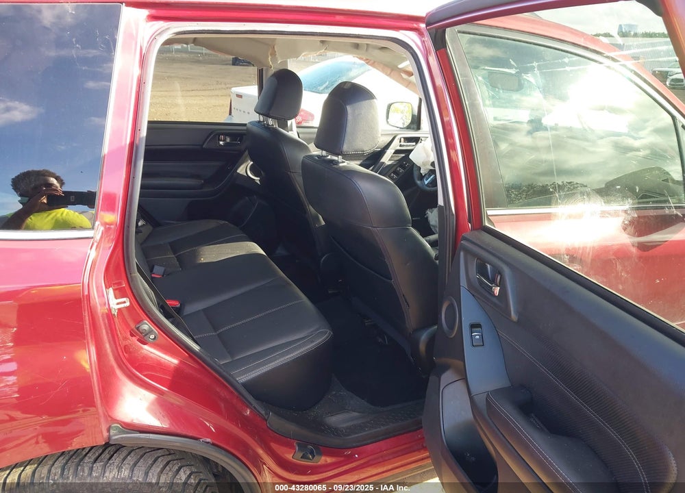 2018 SUBARU FORESTER VIN: JF2SJAWC2JH608507