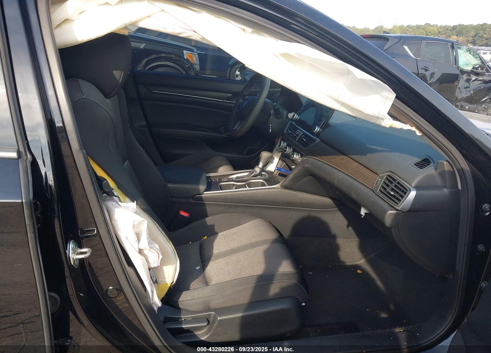2018 HONDA ACCORD EX VIN: 1HGCV1F44JA092323