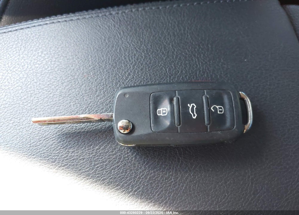 2014 VOLKSWAGEN PASSAT 2.0L TDI SE VIN: 1VWBN7A36EC057589