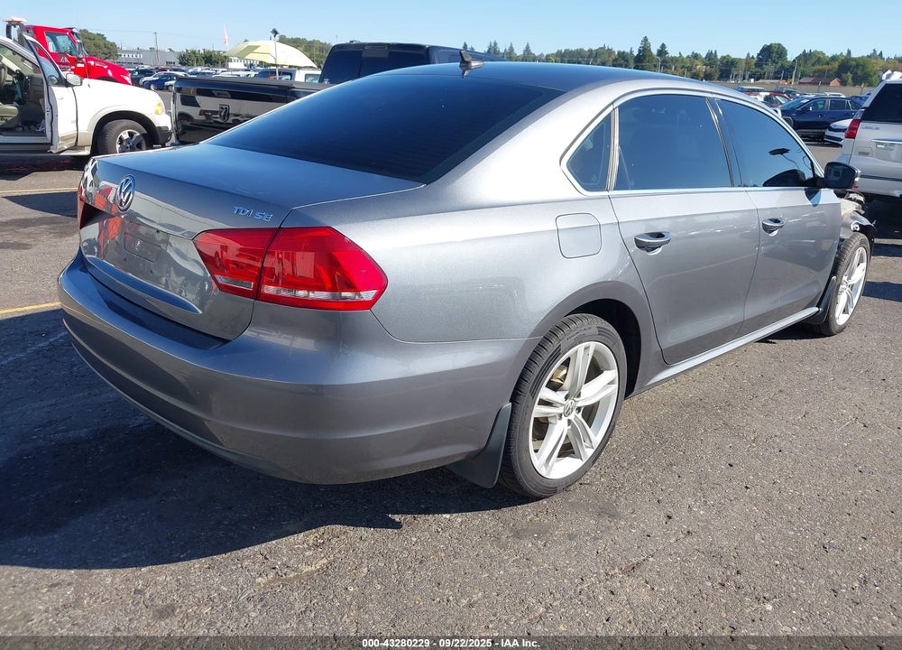 2014 VOLKSWAGEN PASSAT 2.0L TDI SE VIN: 1VWBN7A36EC057589