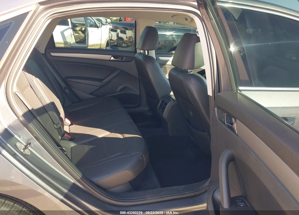 2014 VOLKSWAGEN PASSAT 2.0L TDI SE VIN: 1VWBN7A36EC057589