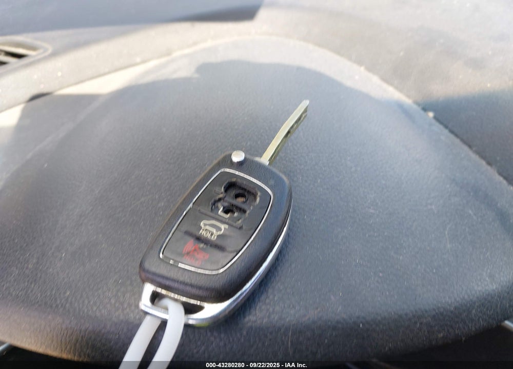 2014 HYUNDAI SANTA FE VIN: 5XYZU3LB1EG128842