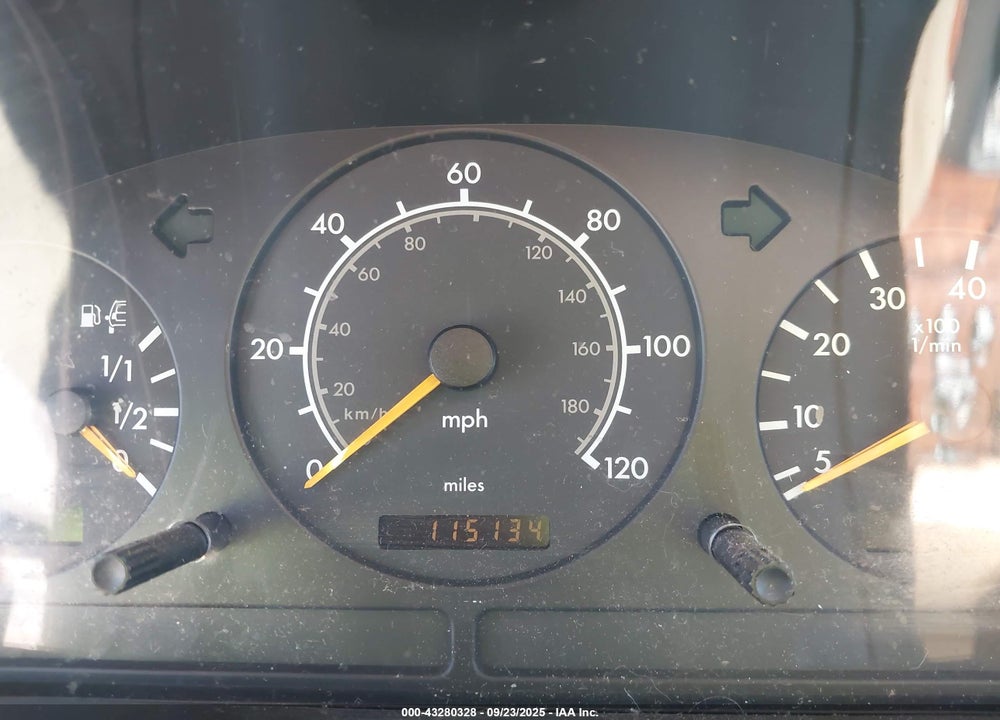 1999 MERCEDES-BENZ ML 320 VIN: 4JGAB54E2XA143646