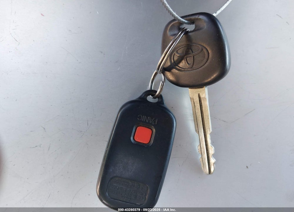 2000 TOYOTA SIENNA XLE VIN: 4T3ZF13C1YU306326