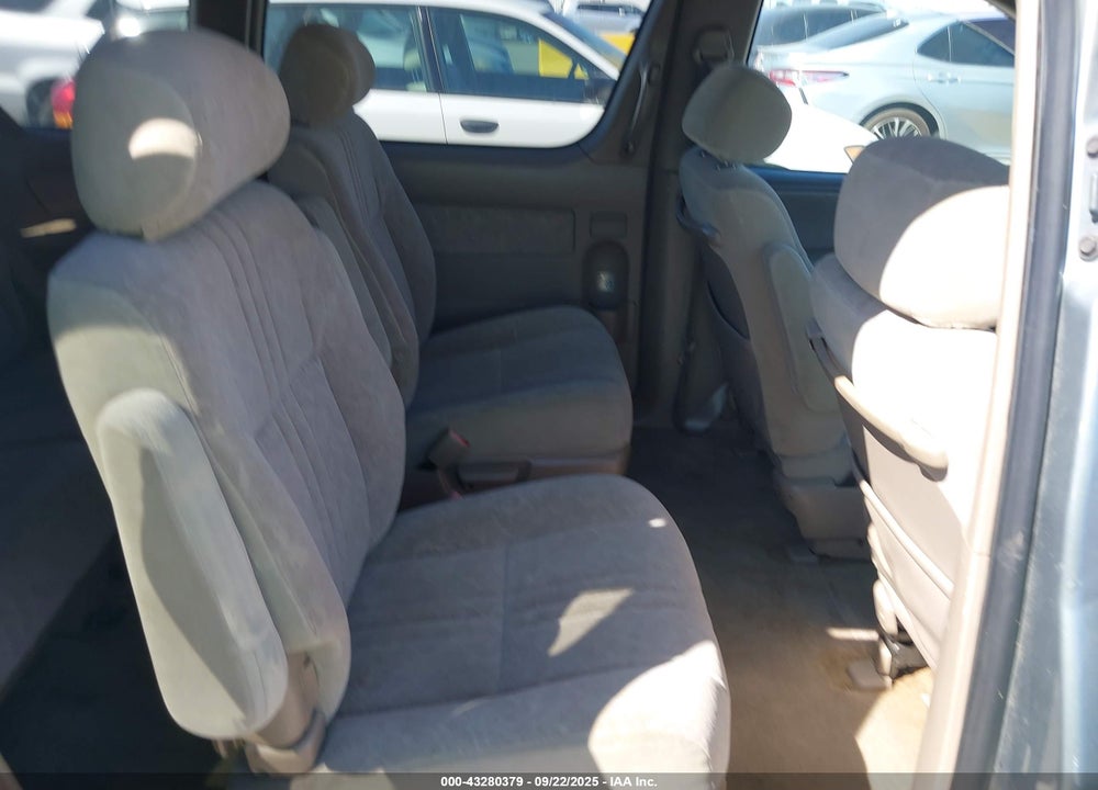 2000 TOYOTA SIENNA XLE VIN: 4T3ZF13C1YU306326