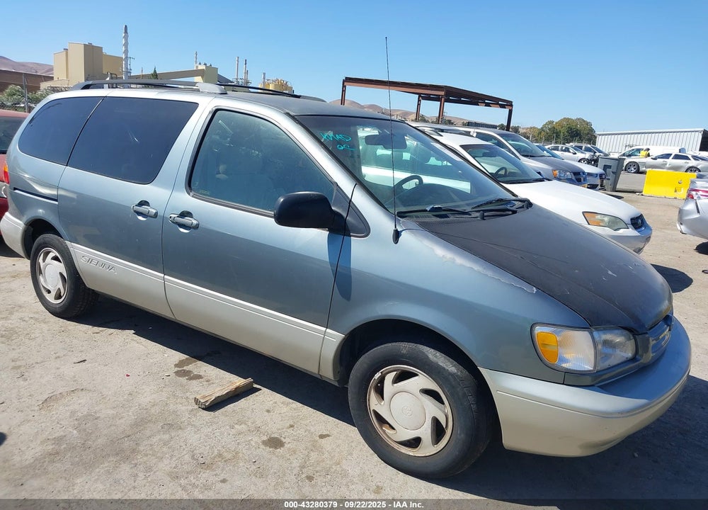 2000 TOYOTA SIENNA XLE VIN: 4T3ZF13C1YU306326