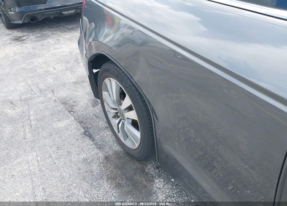 2010 HONDA ACCORD VIN: 1HGCS1B36AA005561