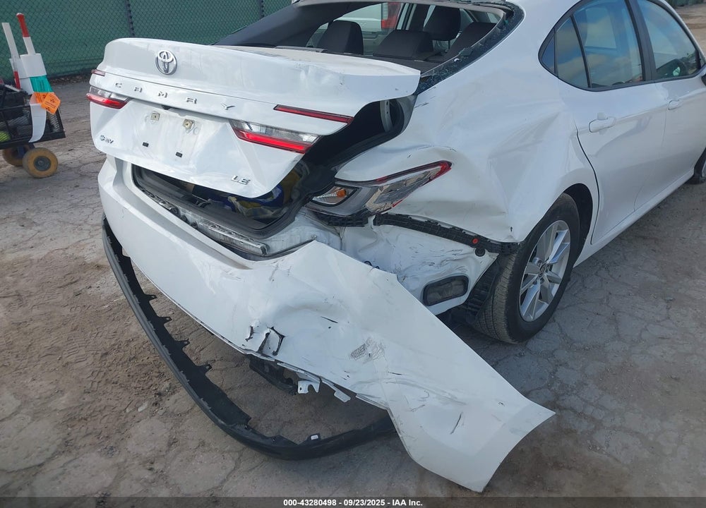 2025 TOYOTA CAMRY LE VIN: 4T1DAACK9SU523557