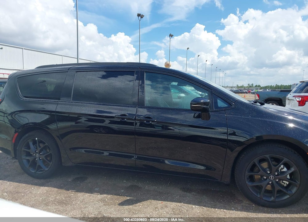 2026 CHRYSLER PACIFICA LIMITED VIN: 2C4RC1GG2TR162181