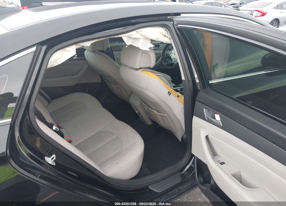 2015 HYUNDAI SONATA SE VIN: 5NPE24AF8FH156650