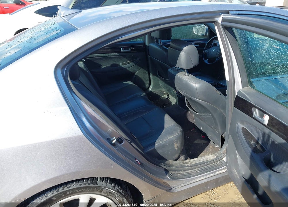 2013 HYUNDAI GENESIS 3.8 VIN: KMHGC4DD6DU243333