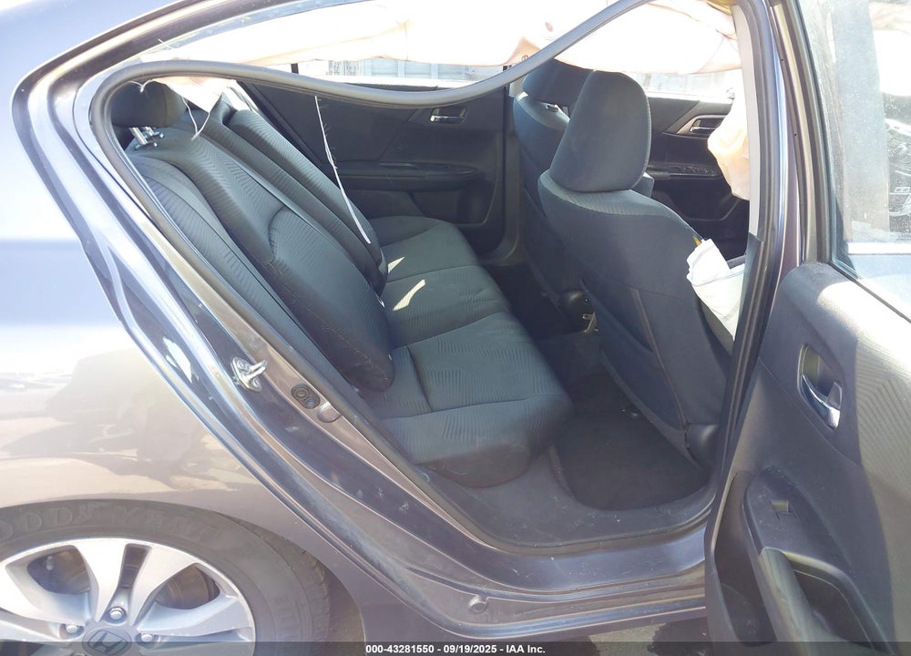 2015 HONDA ACCORD VIN: 1HGCR2F37FA259301