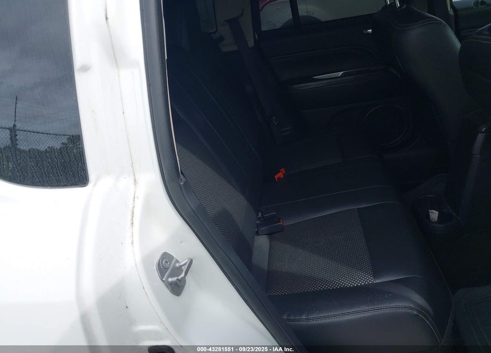 2016 JEEP COMPASS LATITUDE VIN: 1C4NJCEA1GD628352