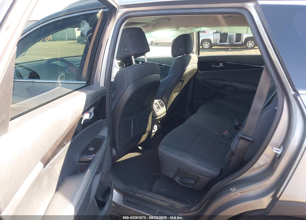 2017 KIA SORENTO VIN: 5XYPGDA31HG286330