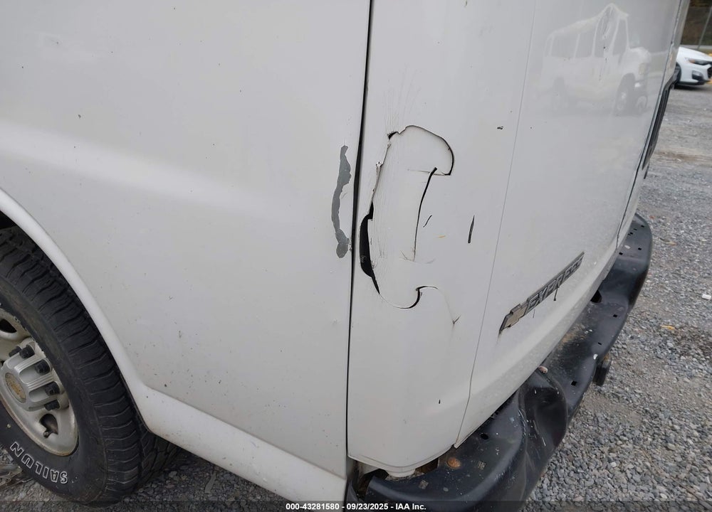 2005 CHEVROLET EXPRESS VIN: 1GCGG25V851194868
