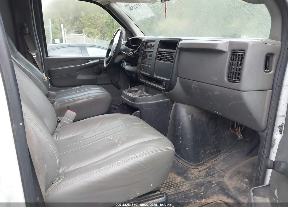 2005 CHEVROLET EXPRESS VIN: 1GCGG25V851194868