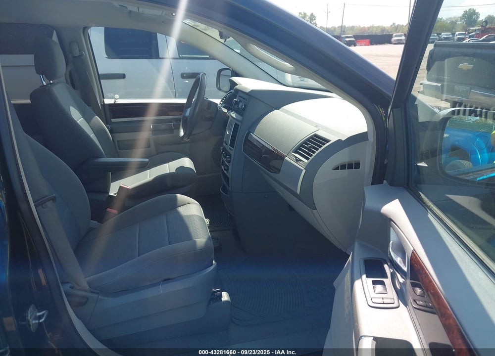 2010 CHRYSLER TOWN & COUNTRY TOURING VIN: 2A4RR5D15AR458356