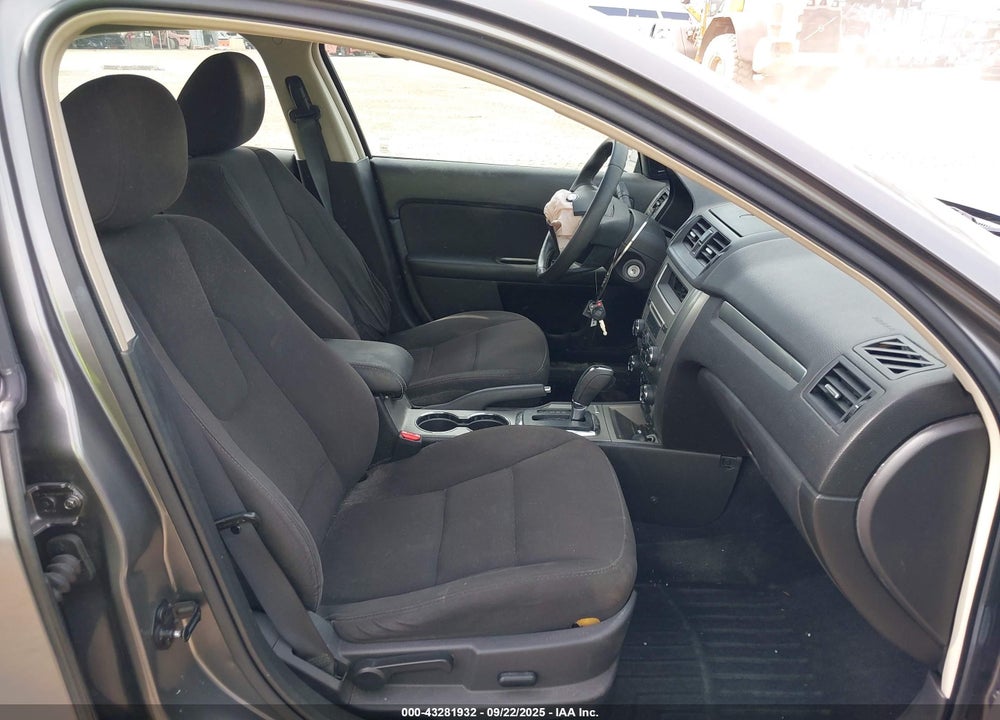 2010 FORD FUSION VIN: 3FADP0L32AR295841