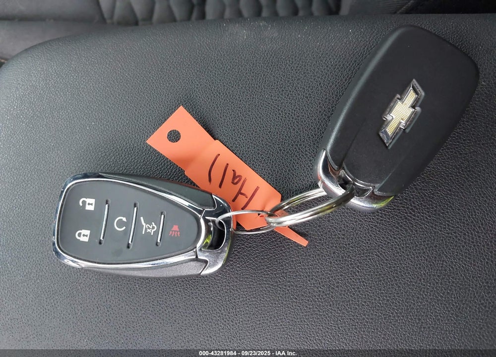 2018 CHEVROLET EQUINOX LT VIN: 2GNAXKEX0J6345899