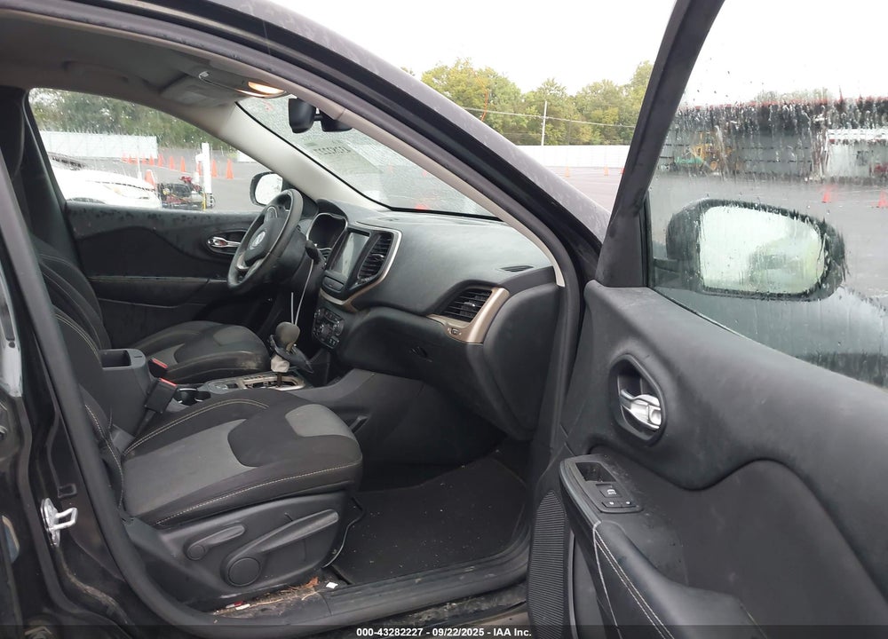 2014 JEEP CHEROKEE VIN: 1C4PJLCB5EW299290