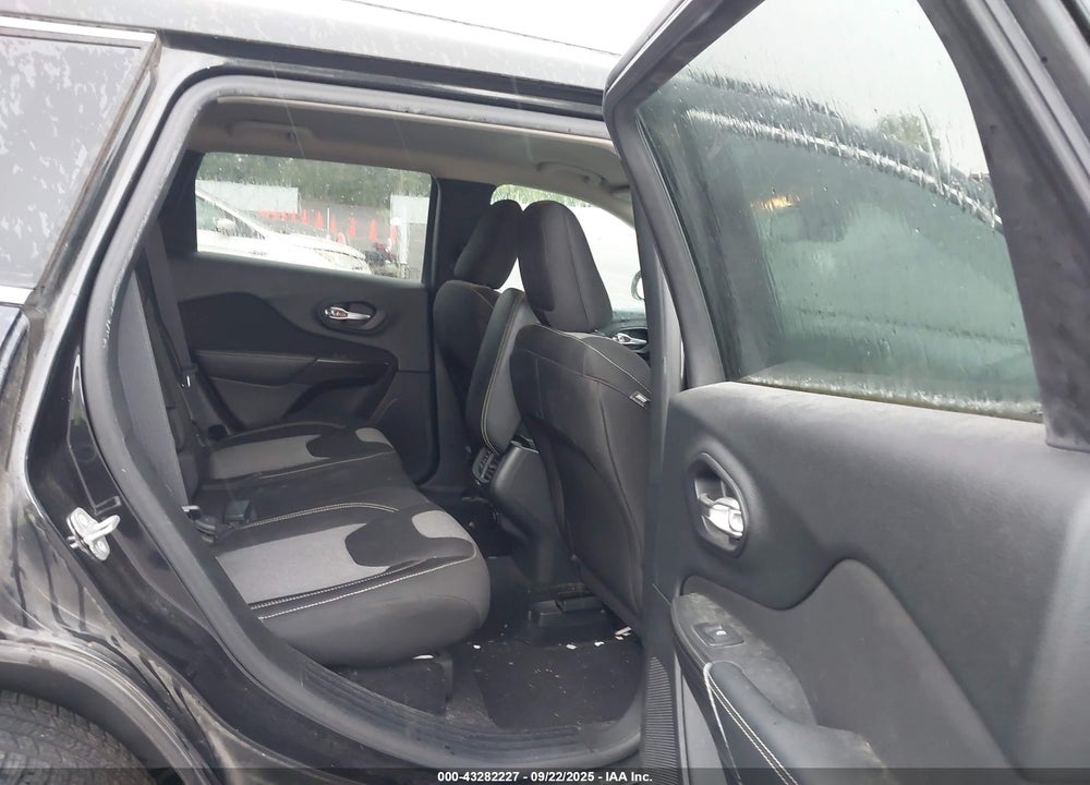 2014 JEEP CHEROKEE VIN: 1C4PJLCB5EW299290