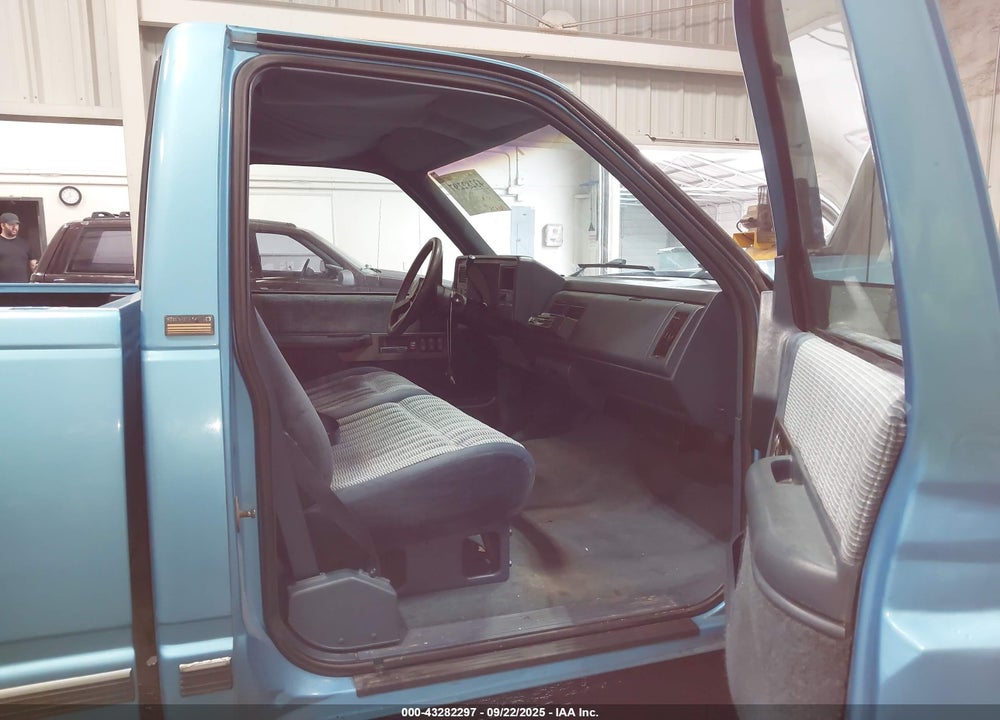 1993 CHEVROLET GMT-400 C1500 VIN: 1GCDC14K0PZ213871