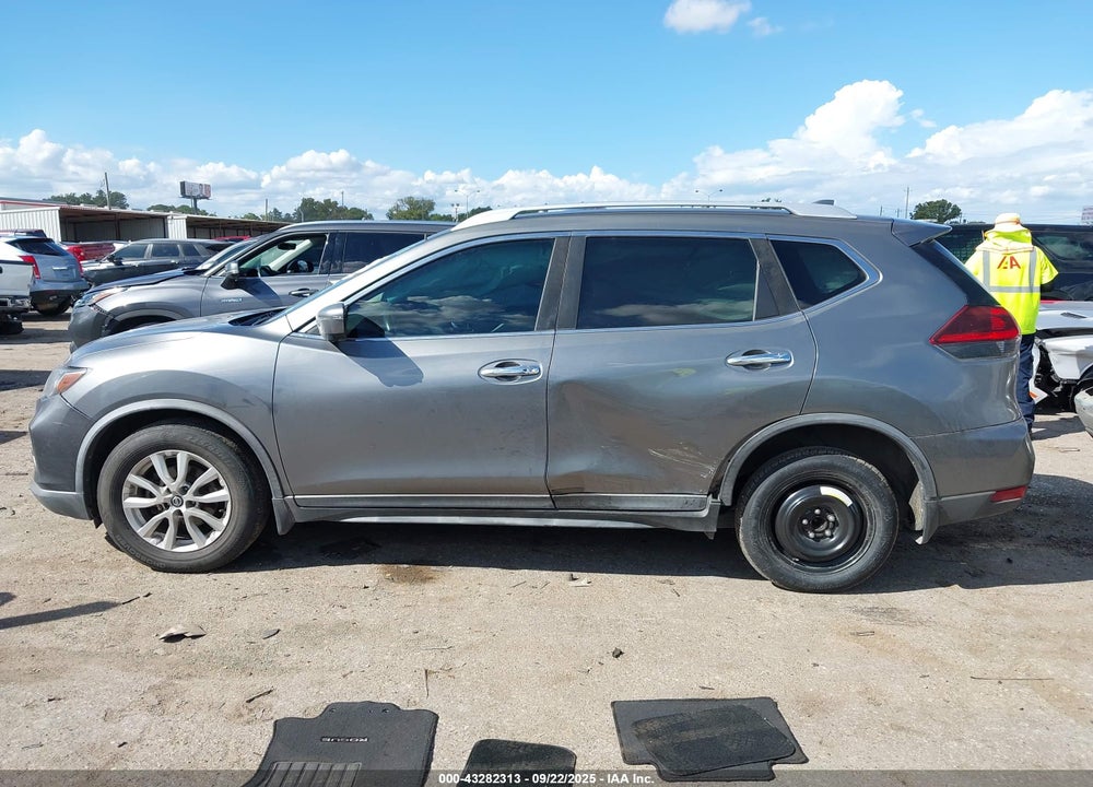 2018 NISSAN ROGUE SV VIN: KNMAT2MT0JP530070
