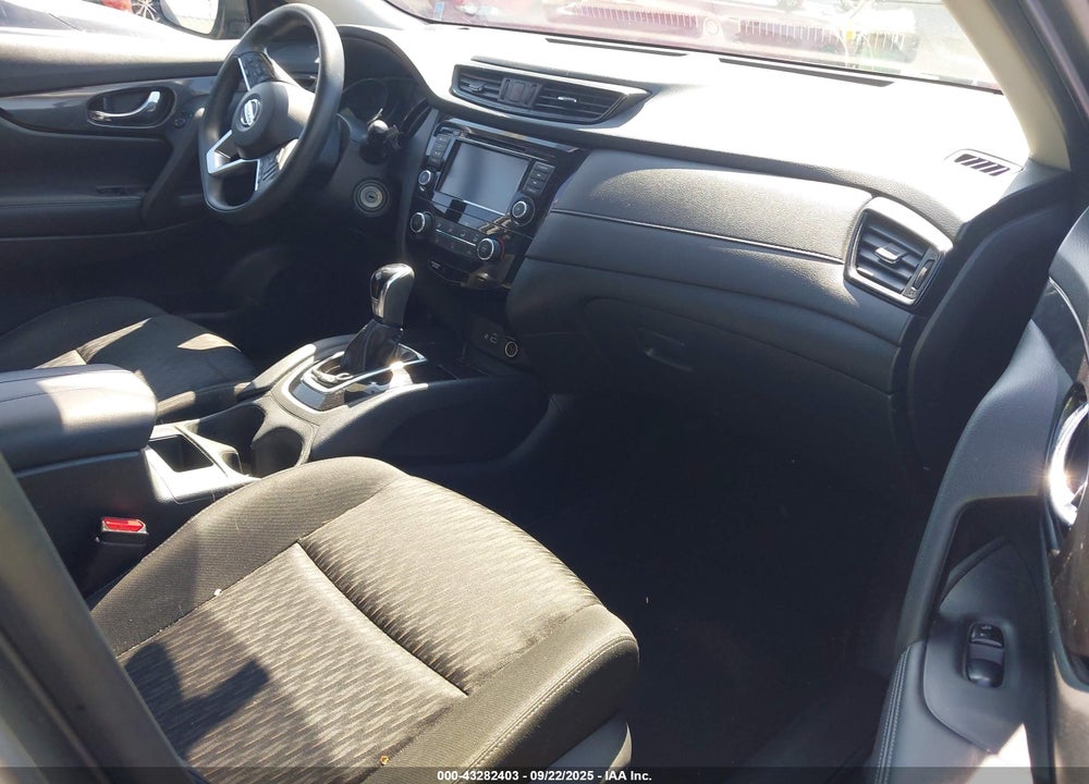 2018 NISSAN ROGUE VIN: KNMAT2MT3JP543038