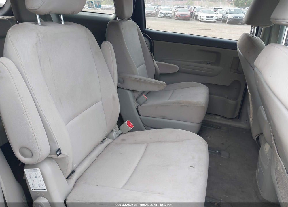 2015 KIA SEDONA LX VIN: KNDMB5C17F6038635