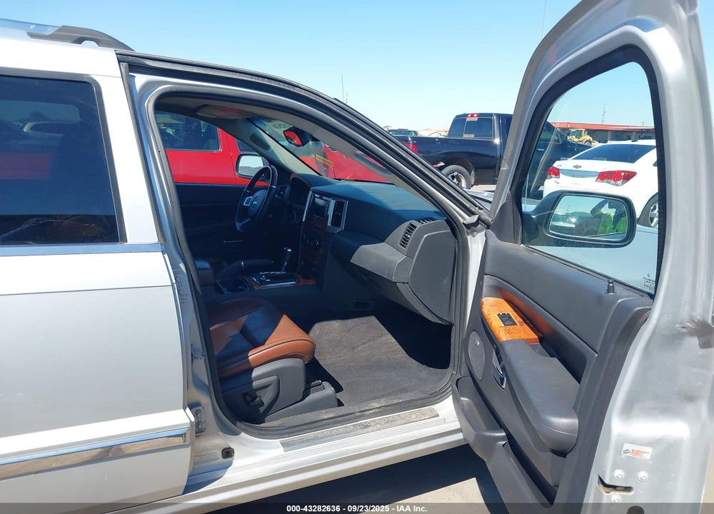 2008 JEEP GRAND CHEROKEE OVERLAND VIN: 1J8HR68278C157674